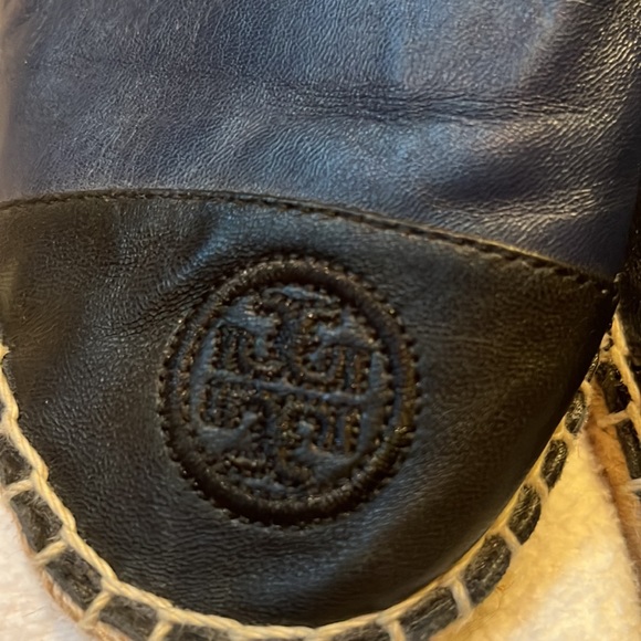 TORY BURCH navy/ black leather color block flat espadrilles - Picture 2 of 7